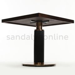 Beque Markuteri Restaurant and Cafe Table